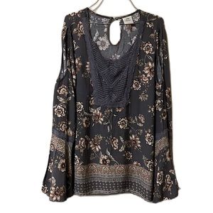 Knox Rose, 100% Rayon, Arm Keyhole, Bell Sleeves Top, Multi, XL